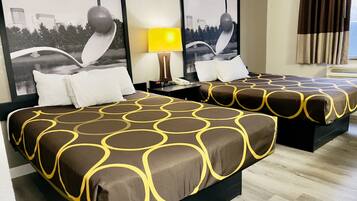 Standardrum - 2 queensize-sängar - icke-rökare | Skrivbord, arbetsyta för laptop, mörkläggningsgardiner och gratis wi-fi