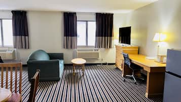 Suite, 2 camas Queen size | Escritorio, espacio para trabajar con laptop y cortinas blackout