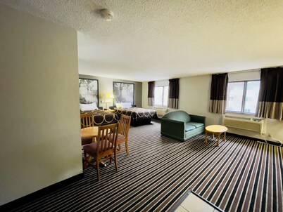 Super 8 by Wyndham Shakopee