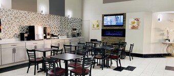 Super 8 by Wyndham Shakopee