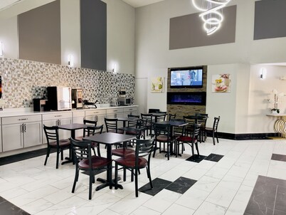 Super 8 by Wyndham Shakopee