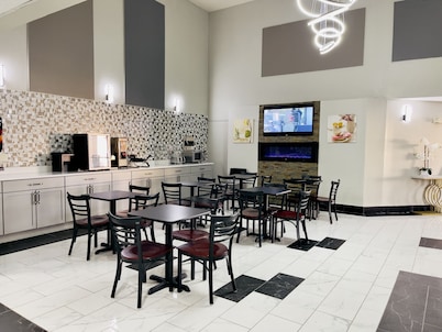 Super 8 by Wyndham Shakopee