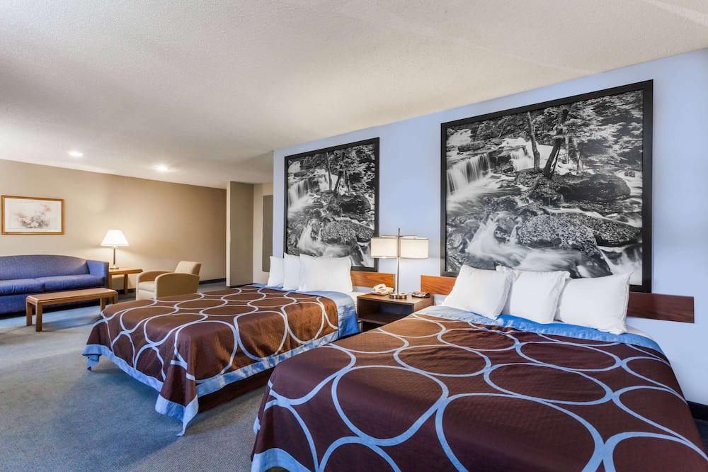 Super 8 by Wyndham East Stroudsburg/Poconos