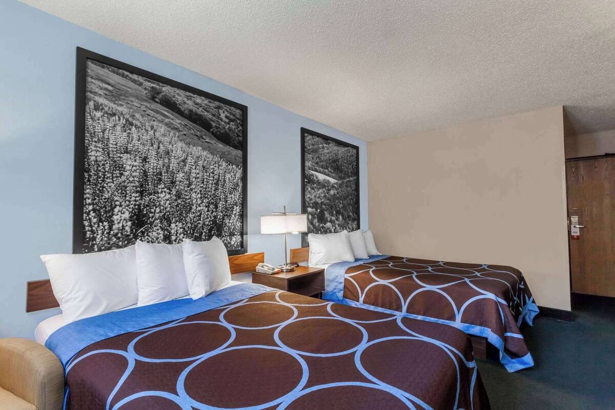 In-room safe, desk, iron/ironing board (on request)