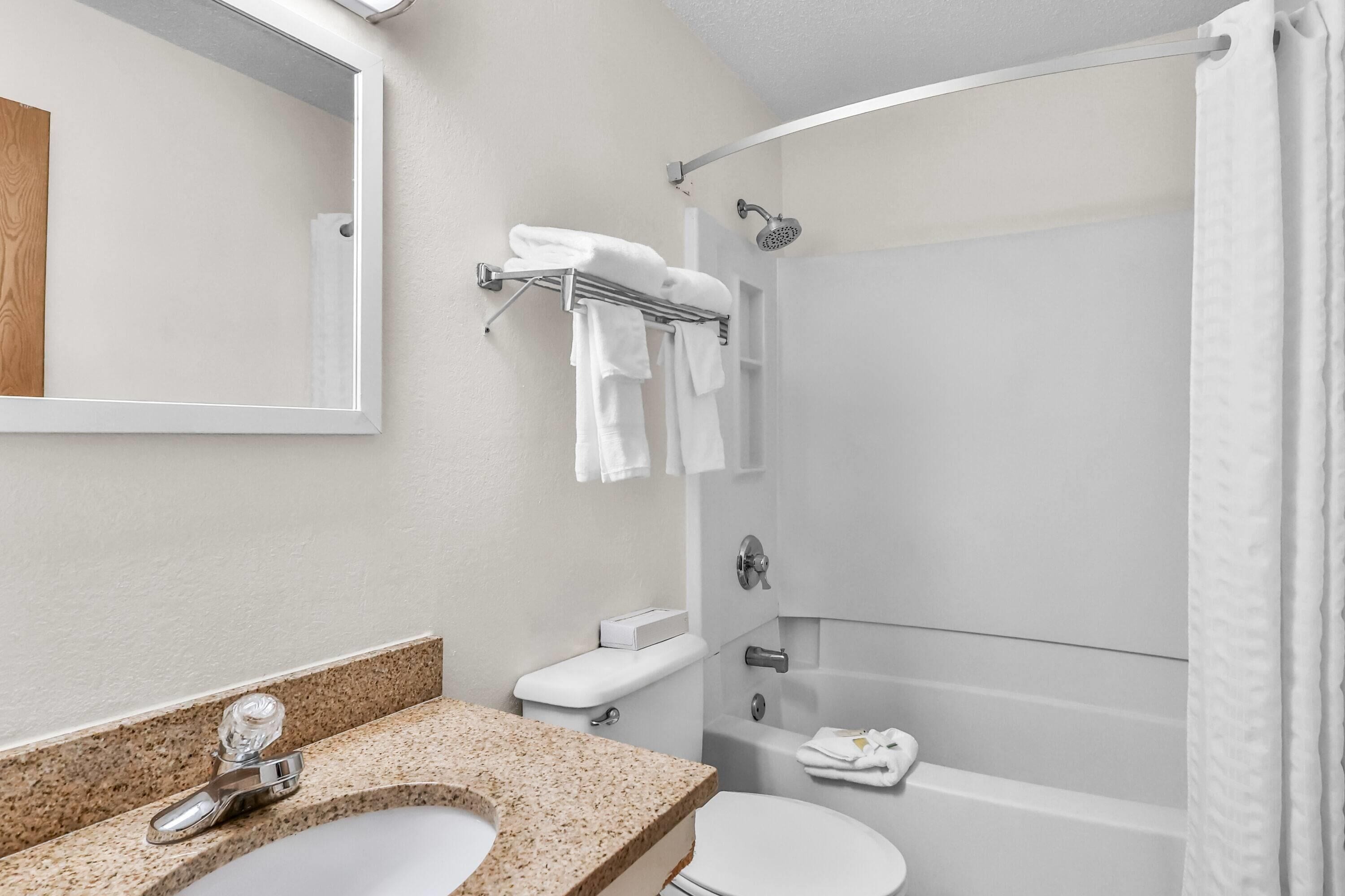 Room, 2 Double Beds, Non Smoking (Pet Friendly) | Bathroom