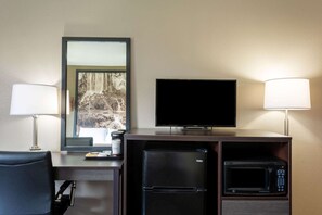 办公桌、免费 WiFi、床单