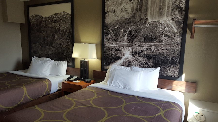 Super 8 by Wyndham Abingdon VA