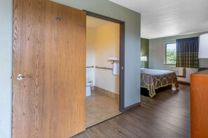 Room, 1 King Bed, Accessible, Non Smoking (Mobility Accessible)