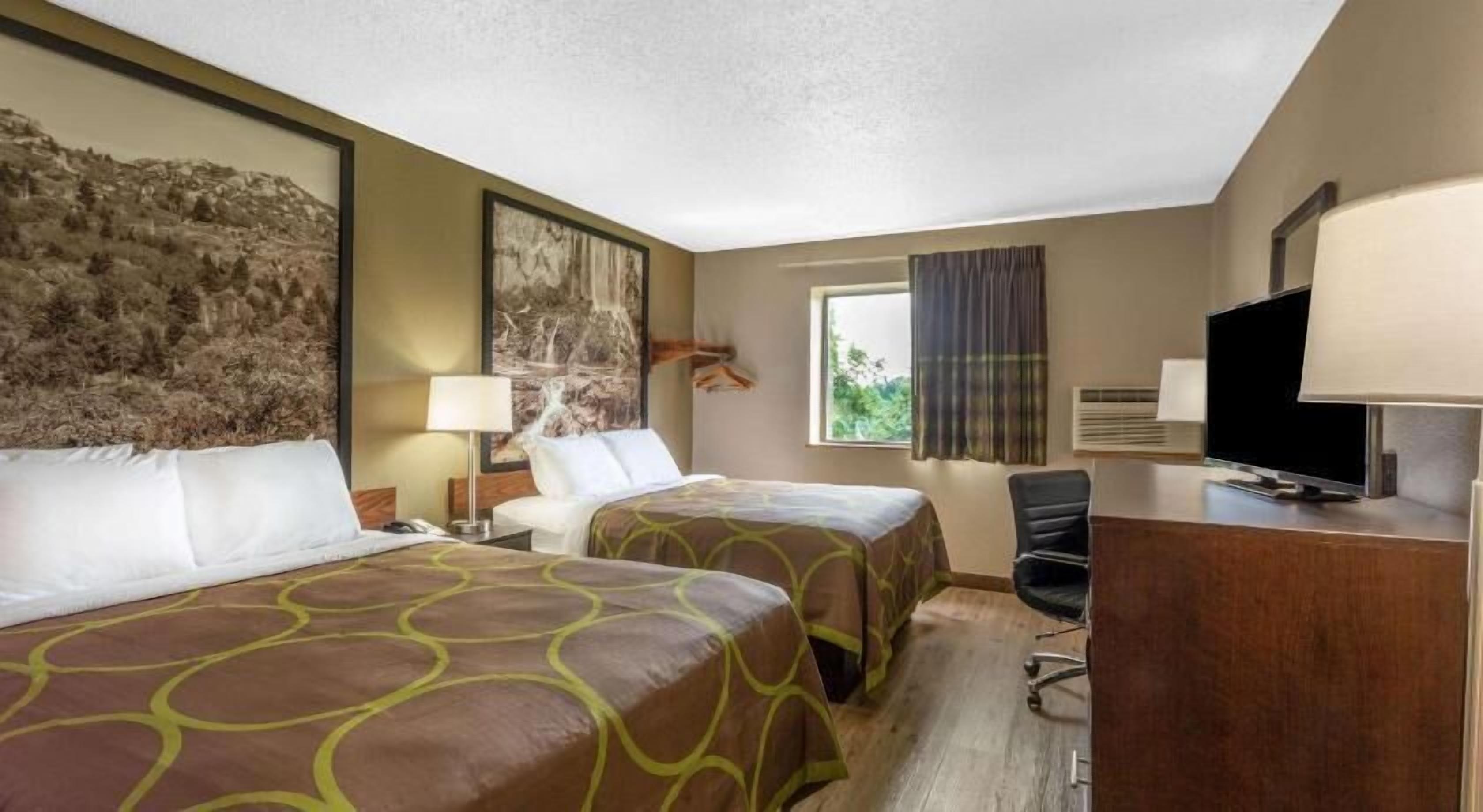 Escritorio, wifi gratis y ropa de cama 