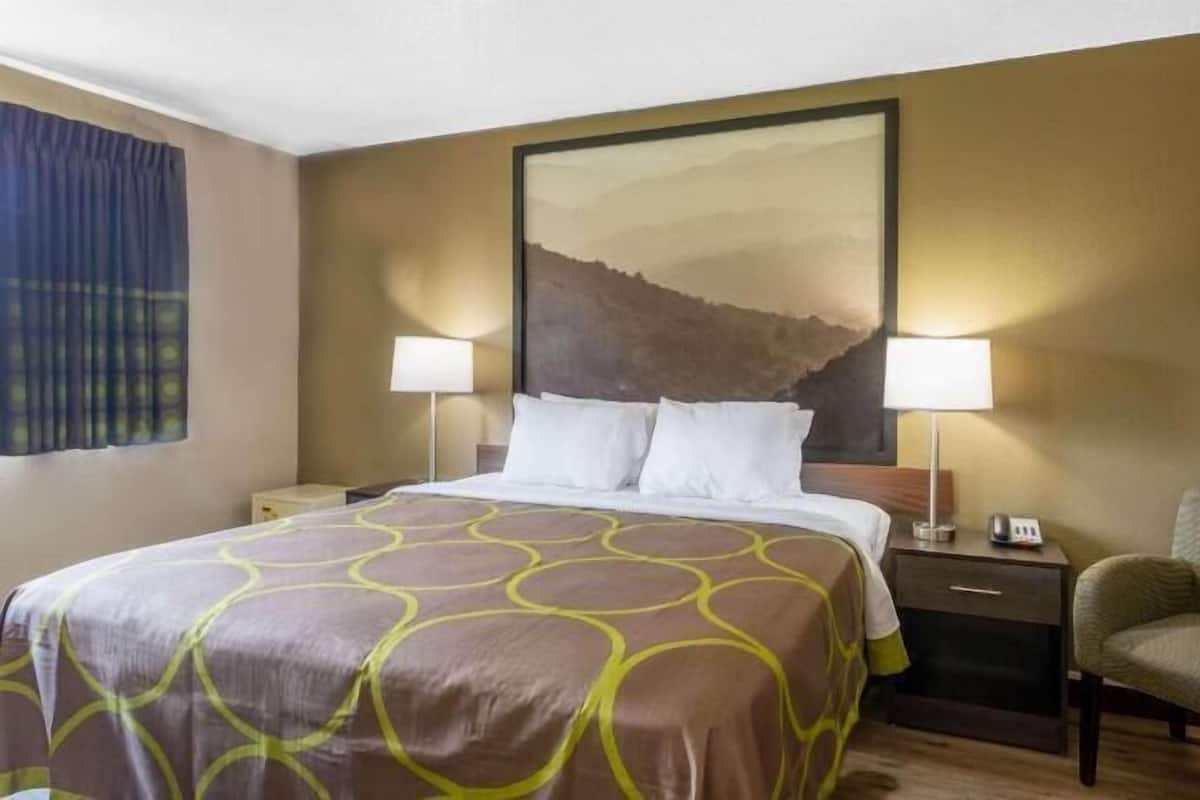 Escritorio, wifi gratis y ropa de cama