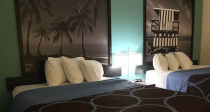 Super 8 by Wyndham Clearwater/St. Petersburg Airport