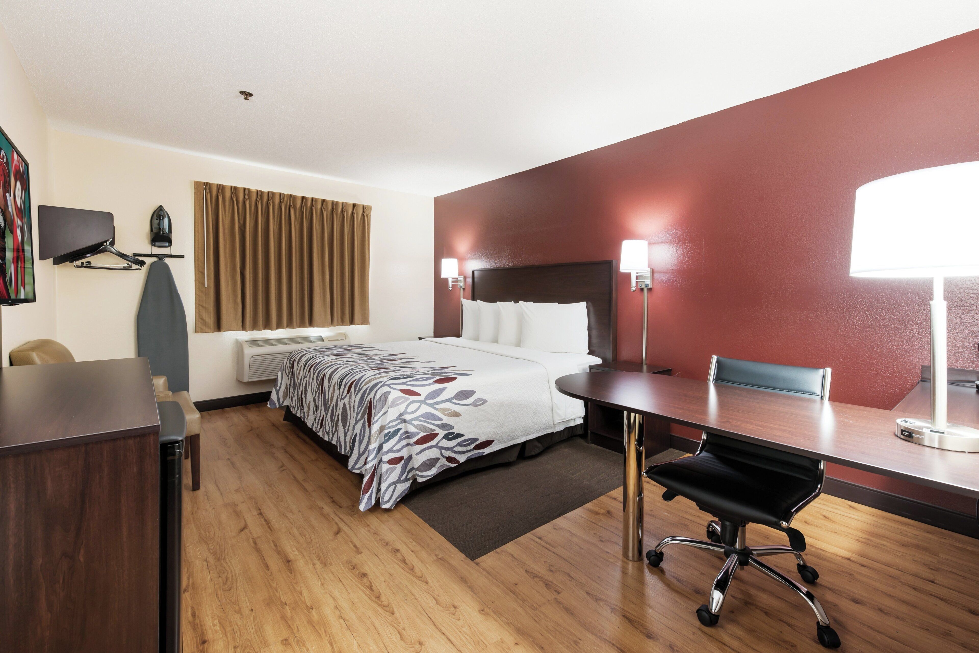 Superior Room, 1 King Bed, Non Smoking | Desk, cribs (free), rollaway beds (surcharge), WiFi (free)