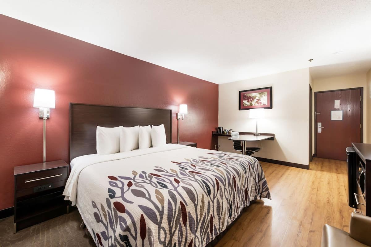 Desk, free cribs/infant beds, rollaway beds, free WiFi