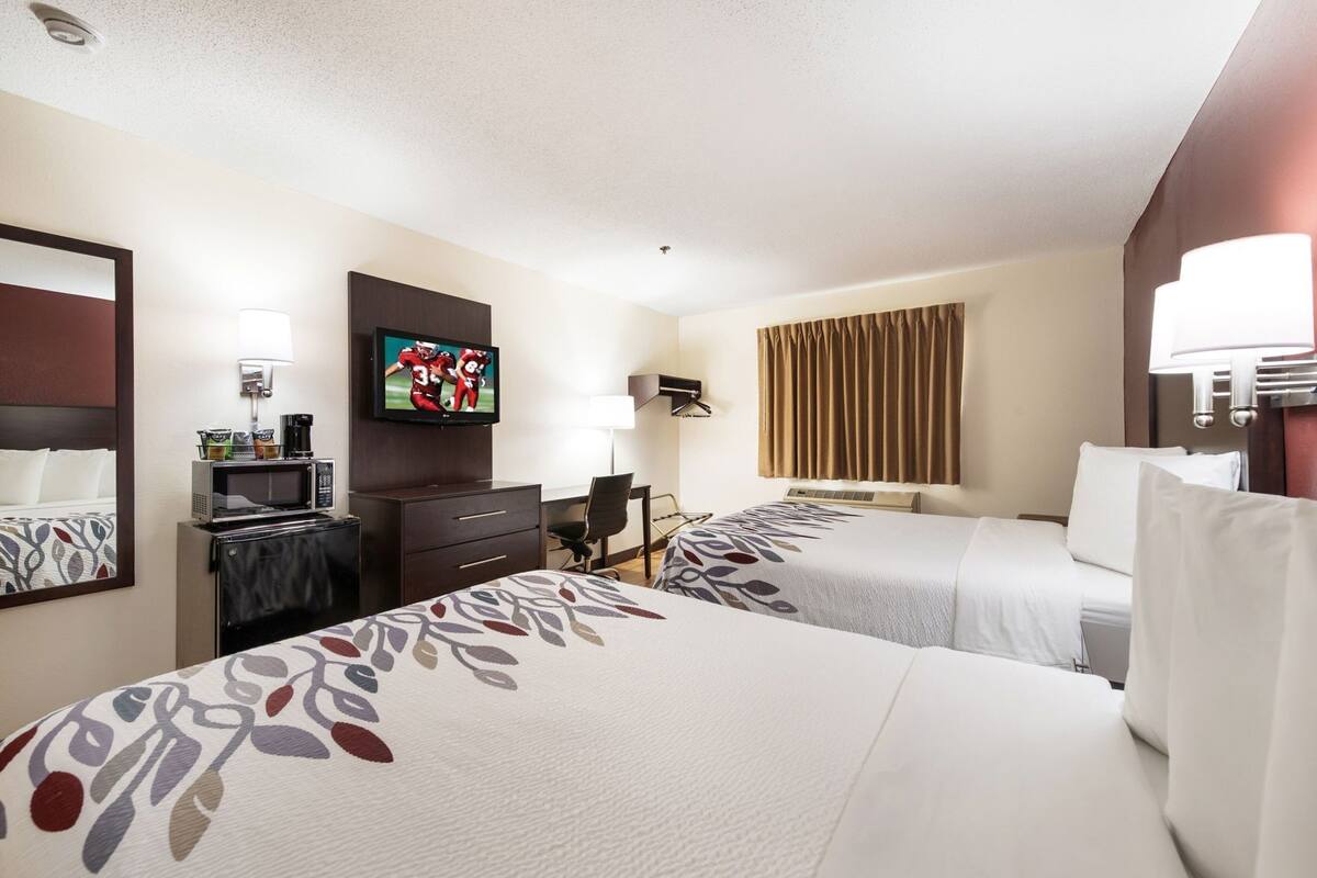 Desk, free cribs/infant beds, rollaway beds, free WiFi