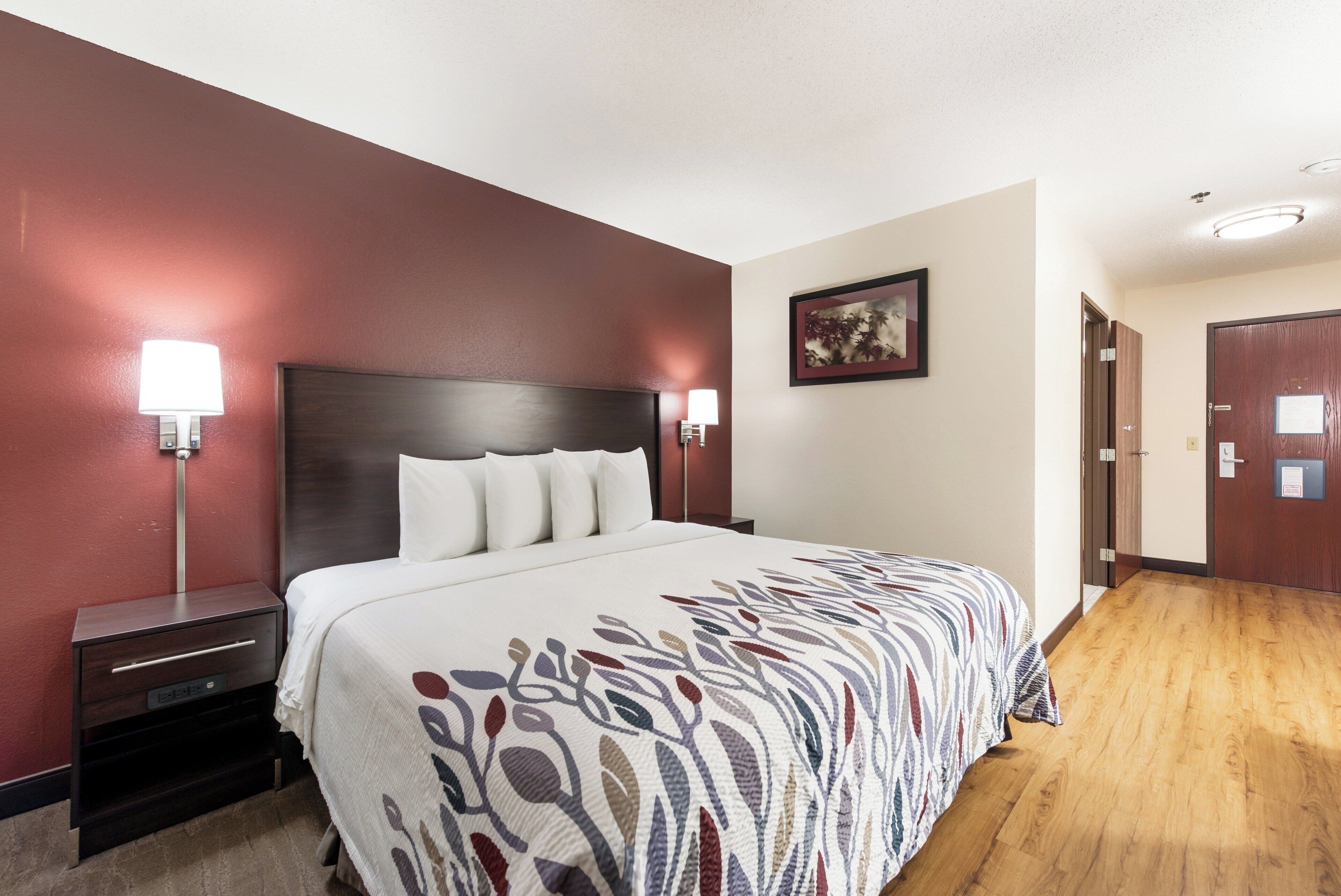 Desk, free cots/infant beds, rollaway beds, free WiFi