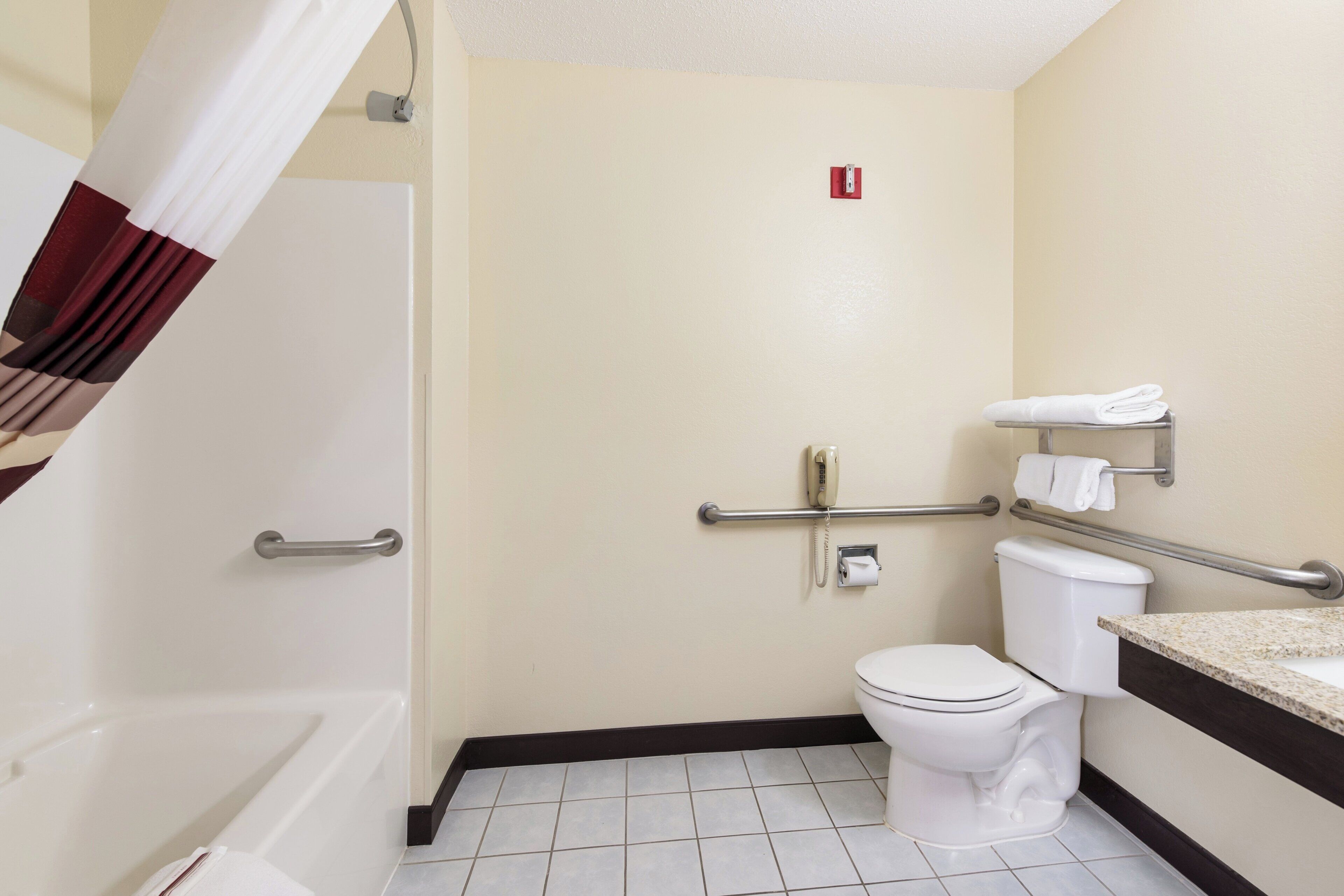 Deluxe Room, 1 King Bed, Accessible, Non Smoking | Accessible bathroom