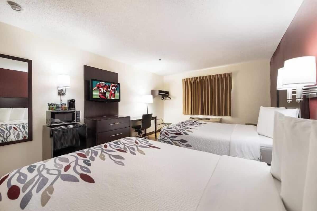 Desk, free cribs/infant beds, rollaway beds, free WiFi