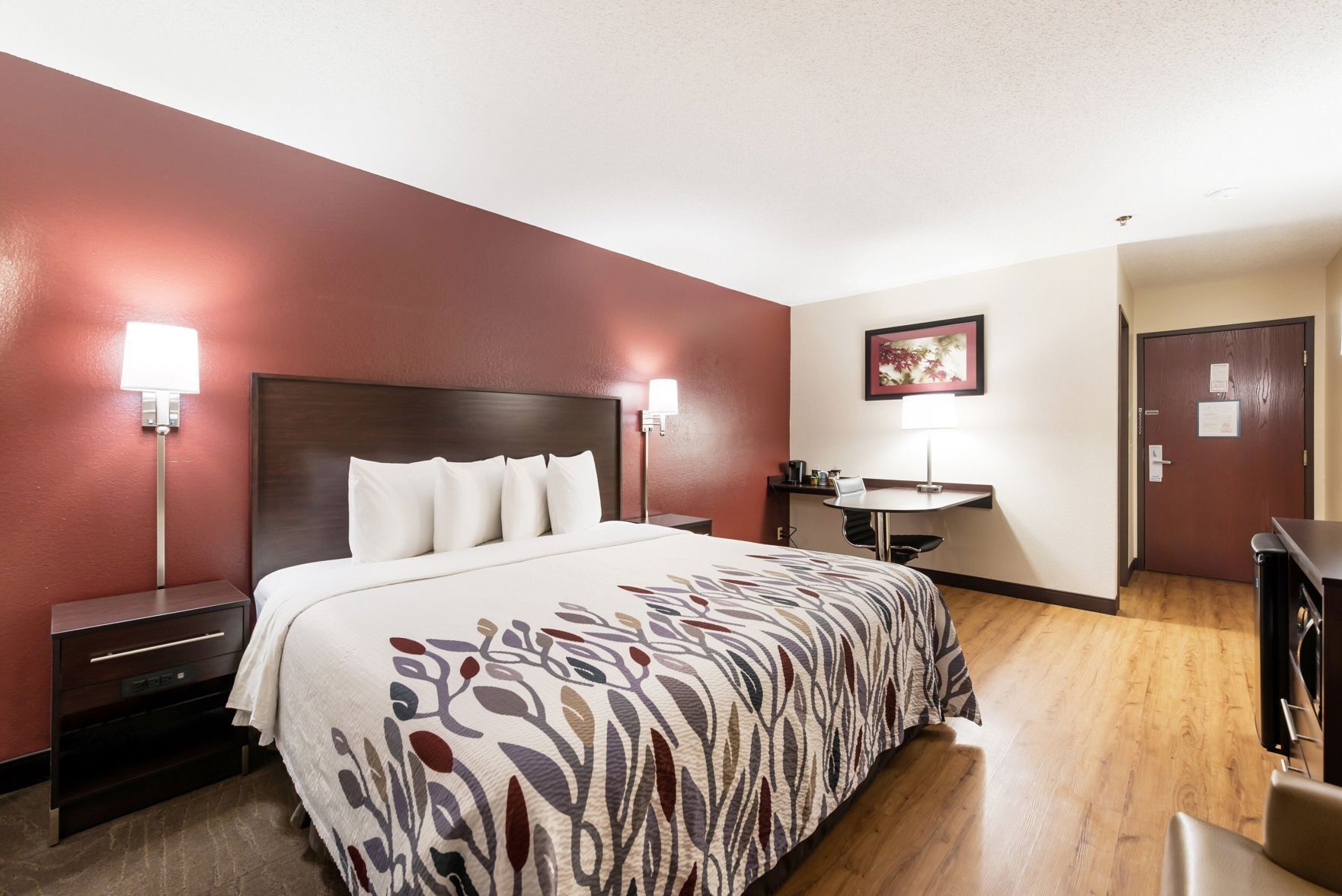 Bureau, lits bébé (gratuits), lits pliants/supplémentaires