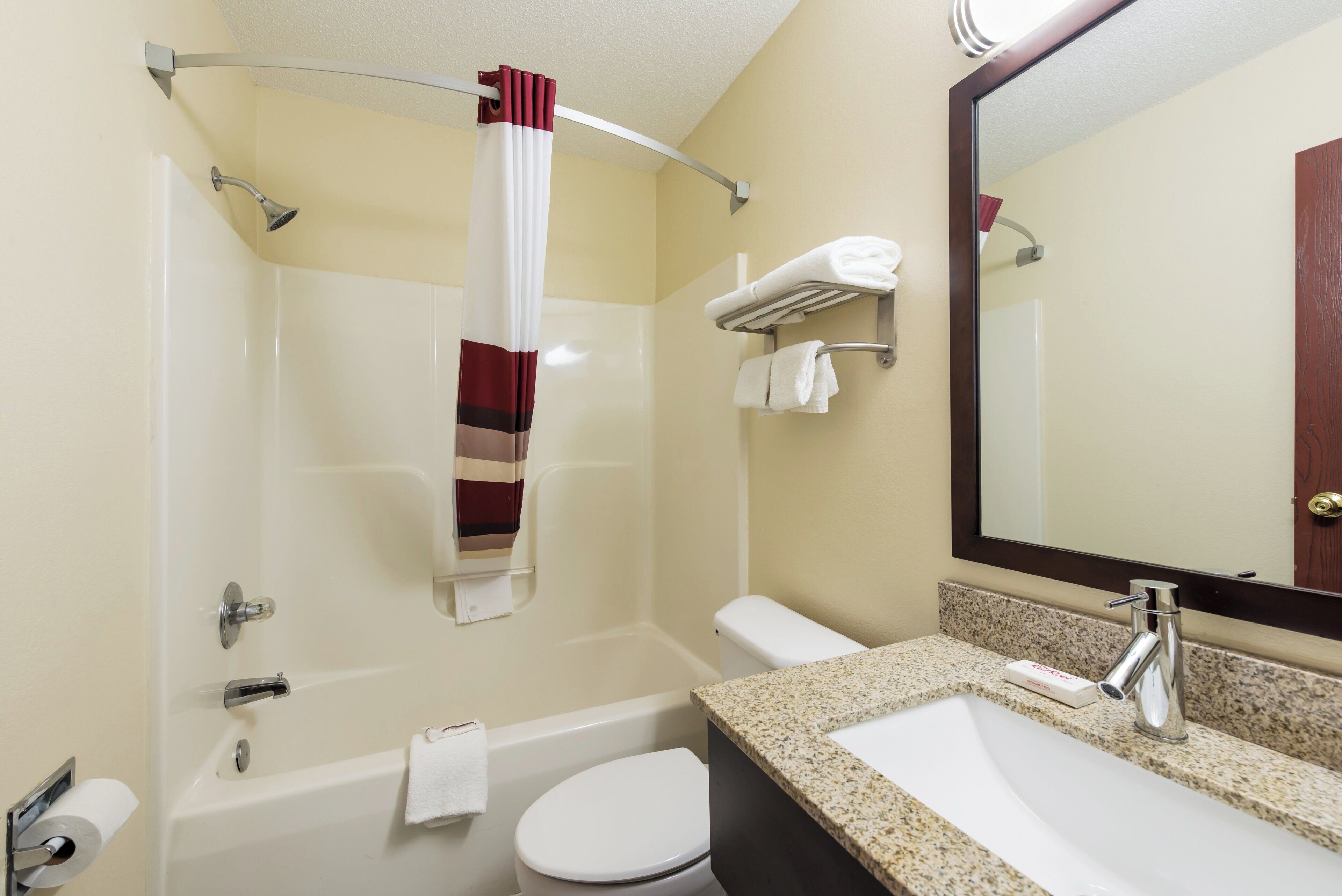 Deluxe Room, 2 Double Beds, Non Smoking | Bathroom | Combined shower/tub, free toiletries, hair dryer, towels