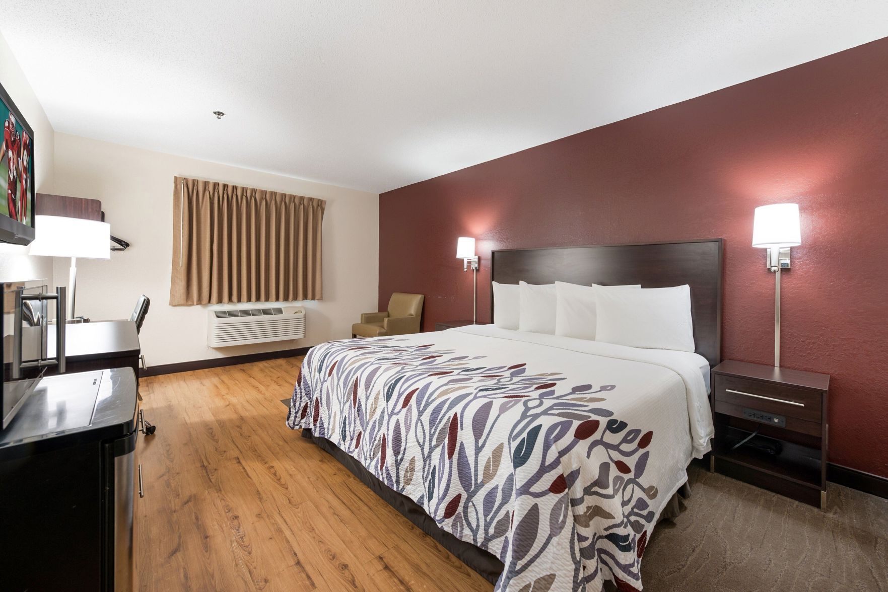 Bureau, lits bébé (gratuits), lits pliants/supplémentaires