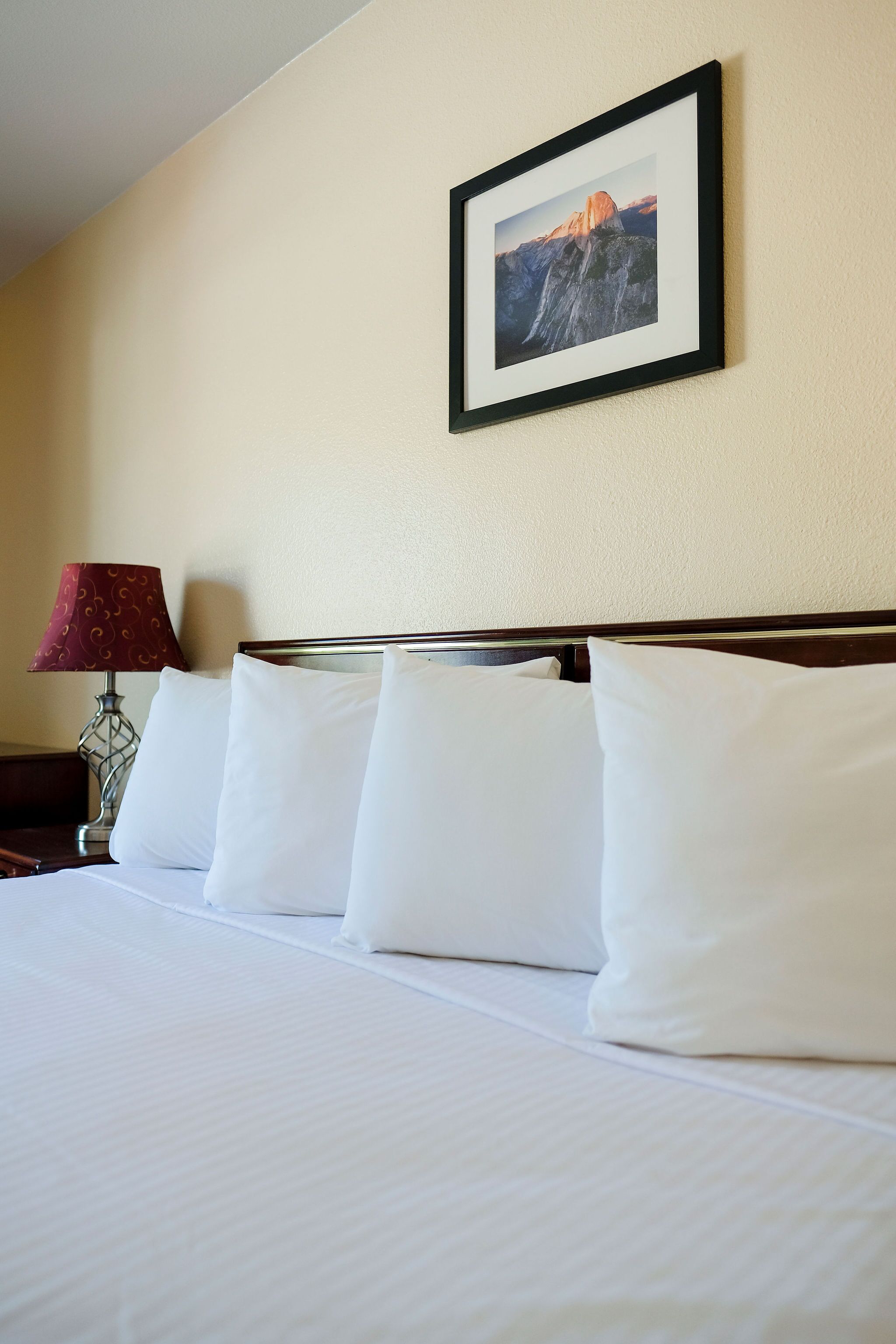 standard single room, 1 king bed | 1 bedroom, individually decorated, individually furnished, desk