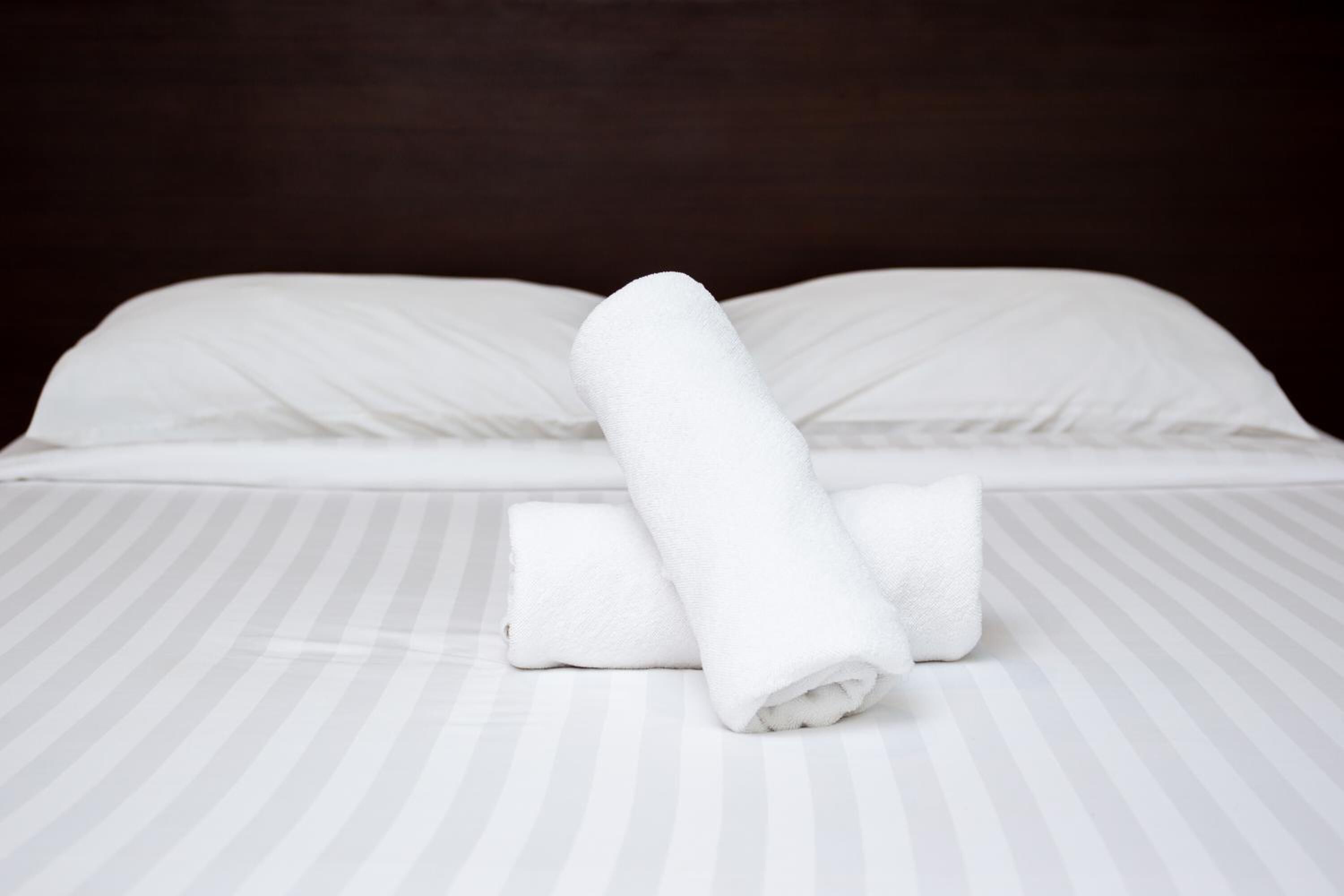 1 bedroom, individually decorated, individually furnished, desk