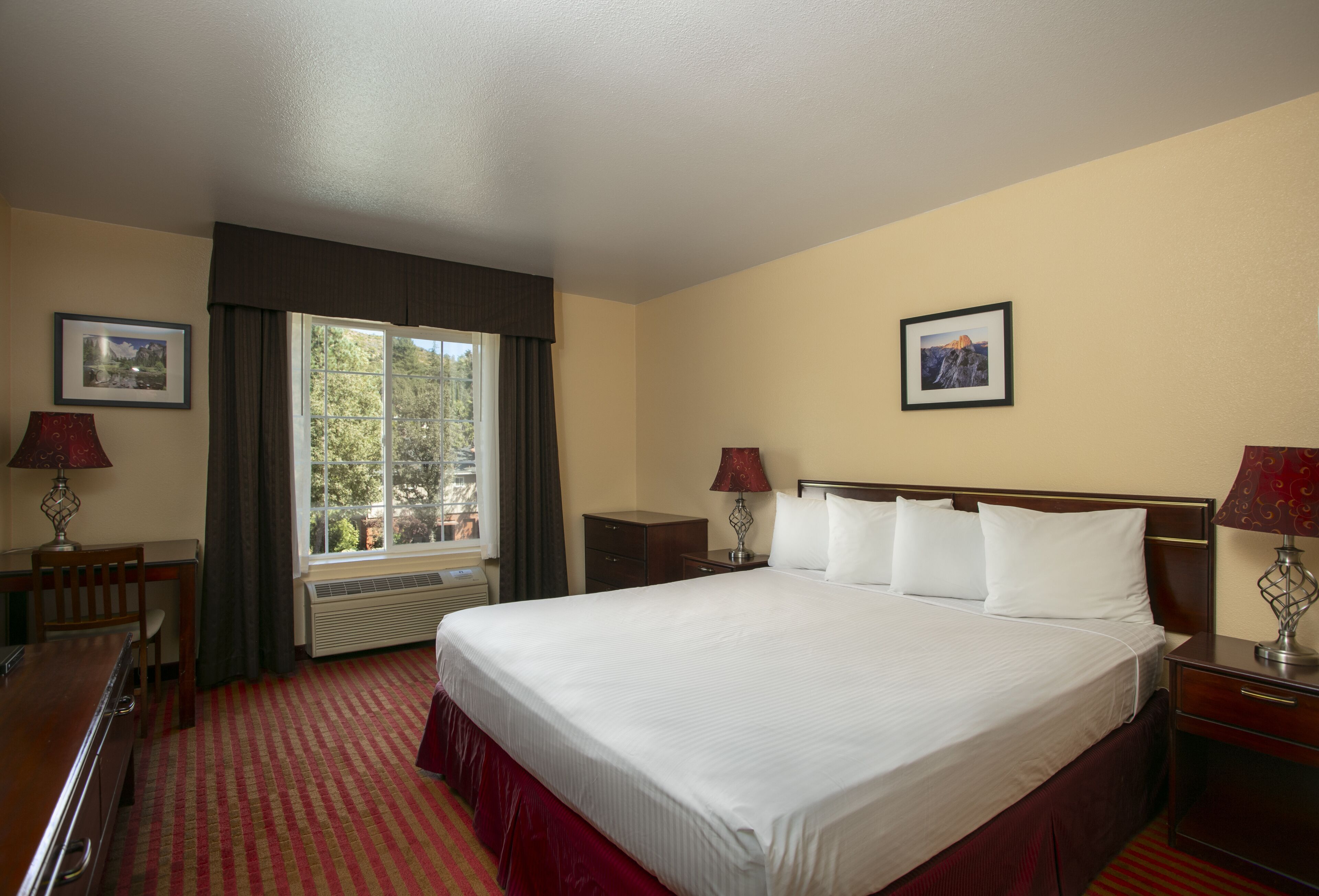 Standard Single Room, 1 King Bed | Individually decorated, individually furnished, desk, laptop workspace