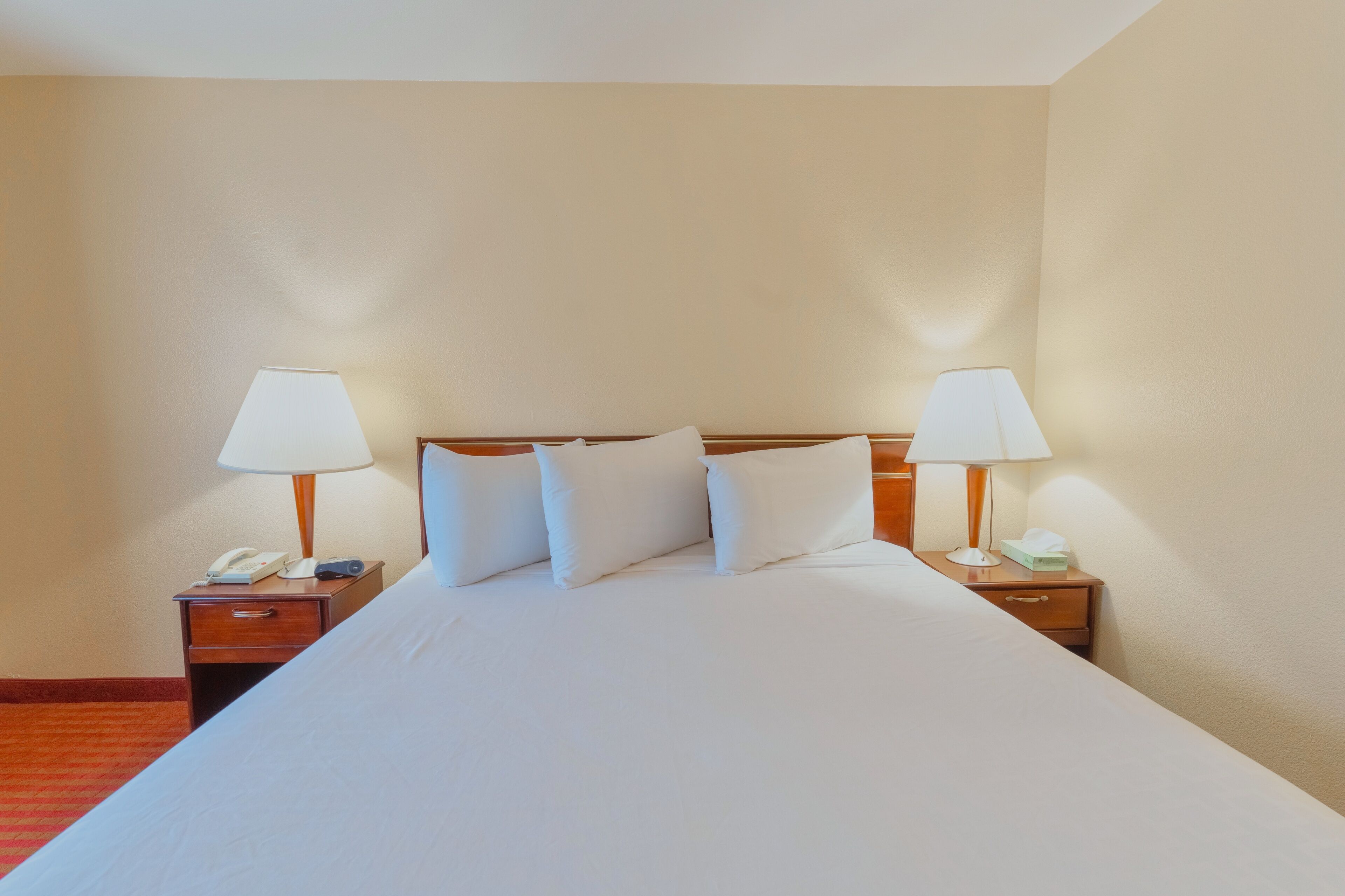 standard single room, 1 king bed | 1 bedroom, individually decorated, individually furnished, desk