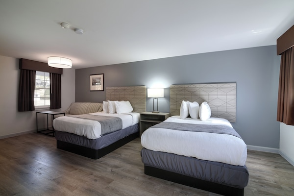 Basic Room, 2 Double Beds | Individually decorated, individually furnished, blackout drapes