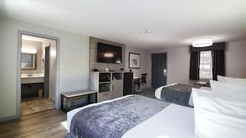 Basic-Zimmer, 2 Doppelbetten | Individuell dekoriert, individuell eingerichtet, Verdunkelungsvorhänge