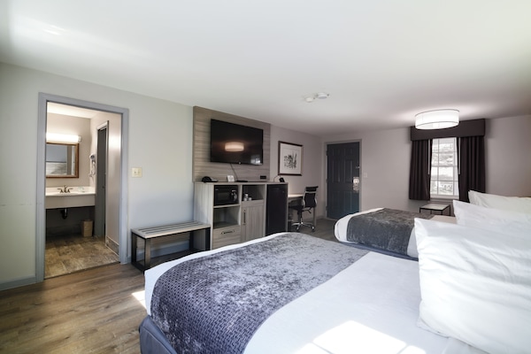 Basic Room, 2 Double Beds | Individually decorated, individually furnished, blackout drapes
