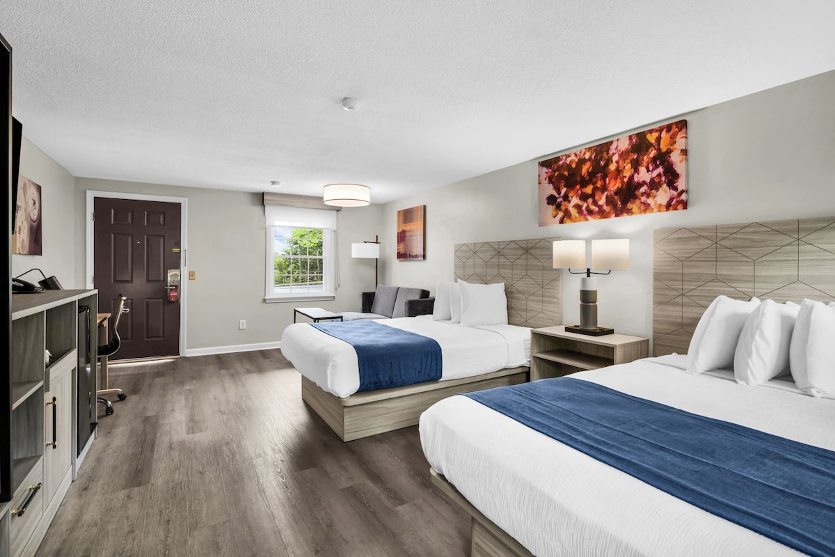 Habitación doble ejecutiva | Decoración personalizada, muebles diferentes y cortinas blackout