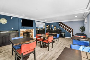Breakfast area - The Northshore Hotel - Boston/Danvers (Danvers)
