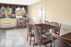 包含每日外带式早餐