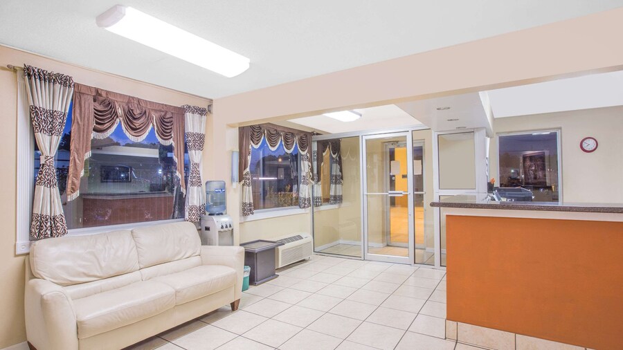 Super 8 by Wyndham Jasper