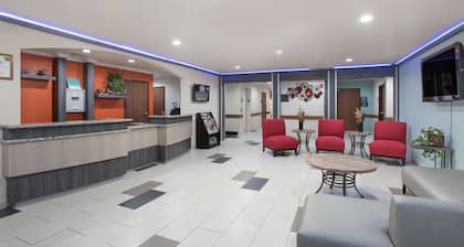 Super 8 by Wyndham Claremore OK