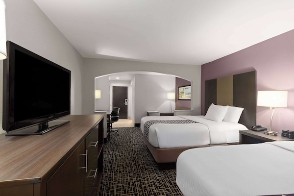 Deluxe Room, 2 Queen Beds, Non Smoking