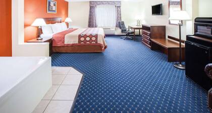 Super 8 by Wyndham White Hall