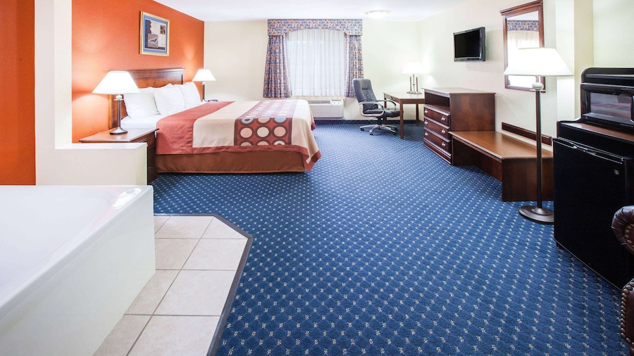 Super 8 by Wyndham White Hall