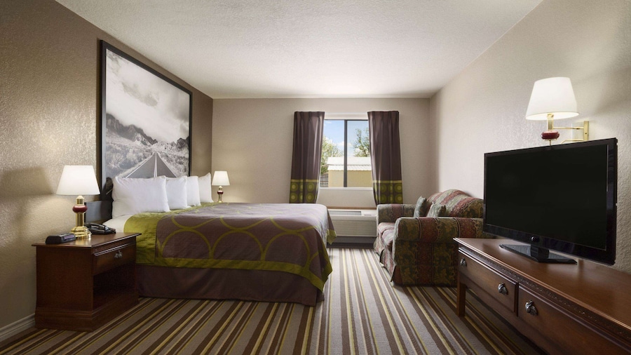 Super 8 by Wyndham Childress