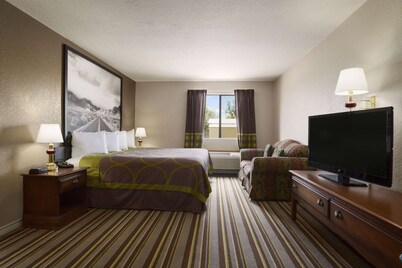Super 8 by Wyndham Childress