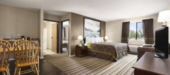 Super 8 by Wyndham Childress