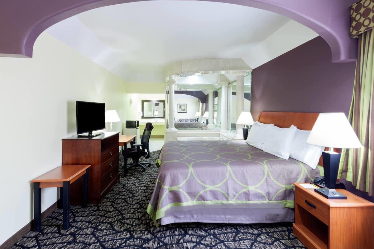 Habitación, 1 cama King size, para no fumadores | Escritorio, tabla de planchar con plancha y cunas gratuitas