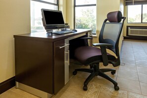 Business centre - Super 8 by Wyndham Fairfield Tx (Fairfield)