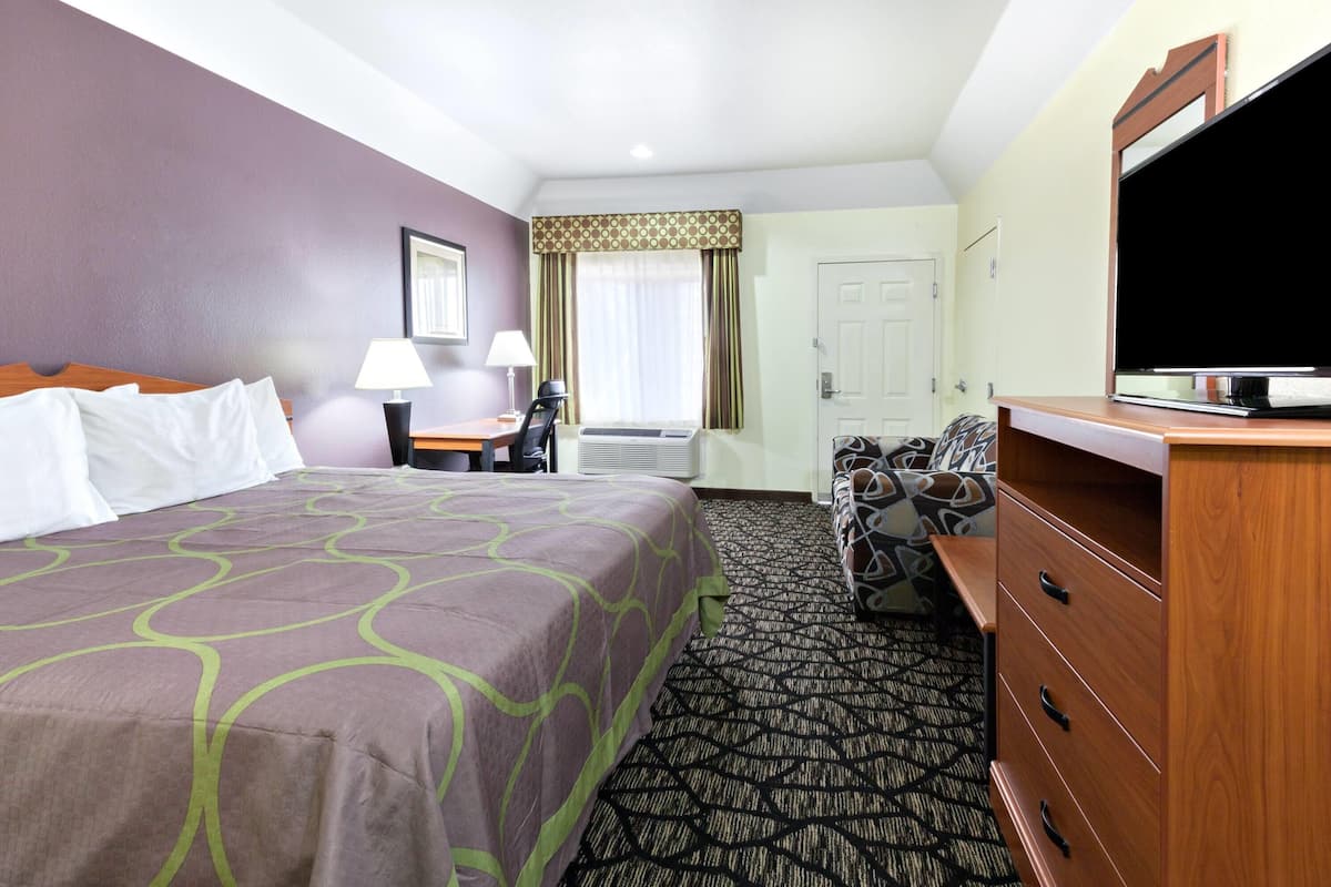 Room, 2 Queen Beds, Accessible, Non Smoking (Mobility,Hearing,Tub w/Grab Bars) | Desk, iron/ironing board, free cribs/infant beds, free WiFi