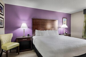 Room, 1 King Bed, Non Smoking | Premium bedding, pillowtop beds, desk, blackout drapes