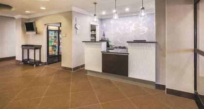 La Quinta Inn & Suites by Wyndham Louisville East