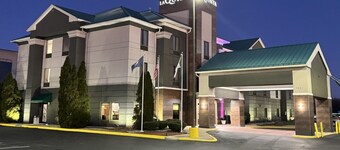 La Quinta Inn & Suites by Wyndham Louisville East