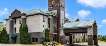 La Quinta Inn & Suites by Wyndham Louisville East