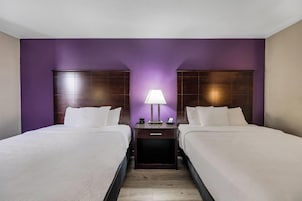 Deluxe Room, 2 Queen Beds, Non Smoking